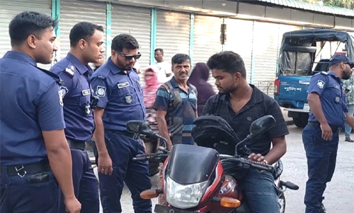 মোংলায় অপরাধ ও নাশকতা ঠেকাতে পুলিশের টহল জোরদার