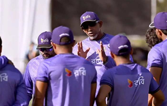 এশিয়ার বাইরেও নিজেদের সামর্থ্যের প্রমাণ দিতে চায় বাংলাদেশ: সিমন্স