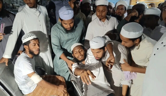 ব্রাহ্মণবাড়িয়ায় উচ্চস্বরে গান বাজানো নিয়ে পুলিশ-মাদ্রাসাছাত্র সংঘর্ষ, আহত ৩০