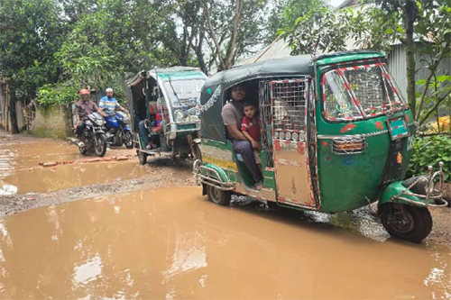 সংস্কারের অভাবে চলাচলের অনুপযোগী সোনারগাঁয়ের মহাসড়ক সংযোগ সড়ক, চরম দুর্ভোগে স্থানীয়দের