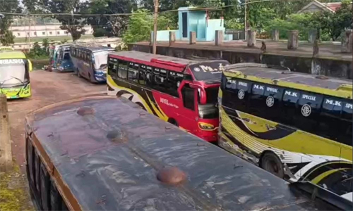 চুয়াডাঙ্গায় সব রুটে বাস বন্ধ, ভোগান্তিতে যাত্রীরা