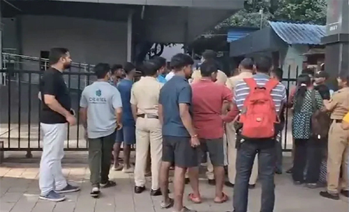 ফোনে কথা বলতে বলতে শিশুকে গাড়িচাপা, ভারতে নারী গ্রেফতার