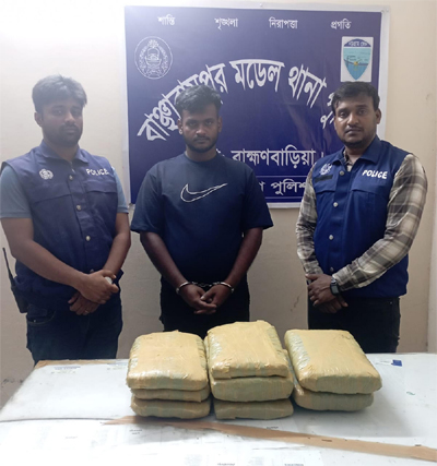 বাঞ্ছারামপুরে ১১ কেজি গাঁজাসহ প্রাইভেটকার জব্দ, মাদক কারবারি গ্রেপ্তার