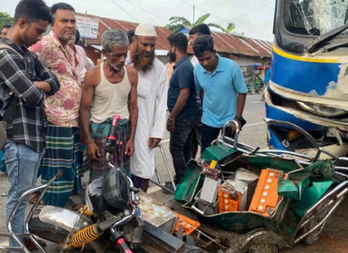 কিশোরগঞ্জে অটোরিকশায় বাসের ধাক্কা, চালকসহ নিহত ২