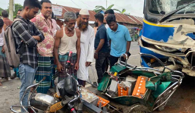 কিশোরগঞ্জে অটোরিকশায় বাসের ধাক্কা, চালকসহ নিহত ২