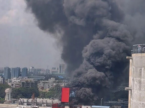 মহাখালীতে পরিত্যক্ত সাততলা ভবনে আগুন
