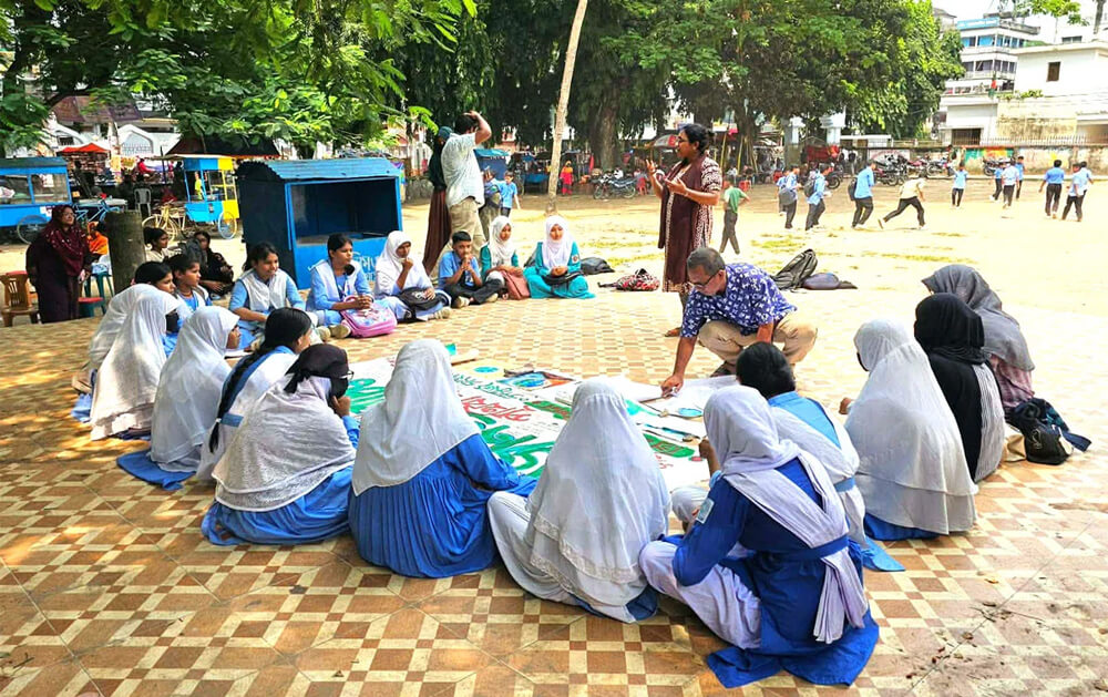 শিক্ষার্থীদের চিত্রকর্মে ফুটে উঠল ওজোনস্তর সুরক্ষার বার্তা