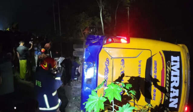 পটুয়াখালীতে বাস-অটোরিকশার ভয়াবহ সংঘর্ষ, নিহত ৪