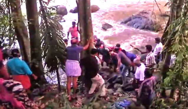 কেরালায় ভারী বৃষ্টি-ভূমিধসে নিহত ৫, নিখোঁজ ২