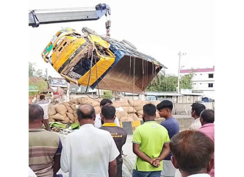 বগুড়ার শাজাহানপুরে মাইক্রোবাস-ট্রাক সংঘর্ষে নিহত ২, আহত ৭