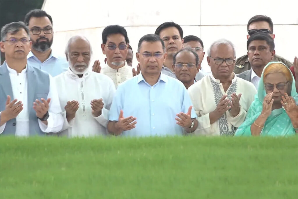 জিয়াউর রহমান-খালেদা জিয়ার কবরে প্রধানমন্ত্রী তারেক রহমানের শ্রদ্ধা