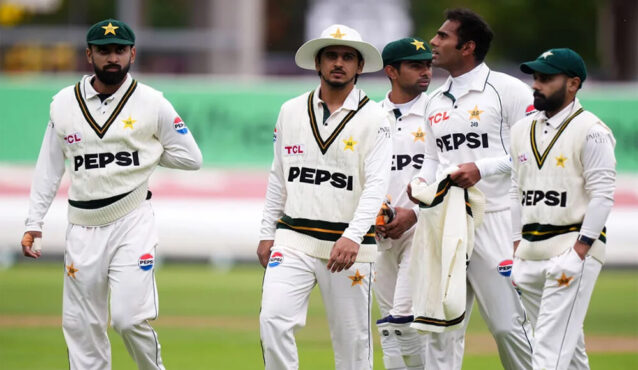 ঘরের মাঠে পাকিস্তানকে প্রথমবার হোয়াইটওয়াশ করল ইংল্যান্ড