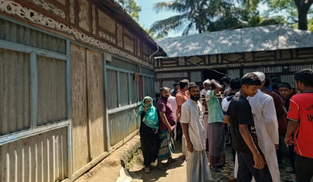 কুমিল্লায় যুবকের হামলায় মা-ভাতিজি নিহত, গুরুতর আহত ভাবি; আটক ইমন