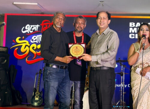 ‘পিঠ দেয়ালে ঠেকলে রুখে দাঁড়াবো’: মিউজিশিয়ানদের পাশে দাঁড়ানোর আহ্বান আসিফের