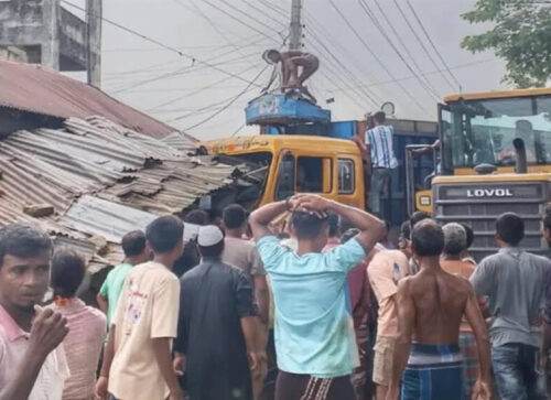 লালমনিরহাটে অটোরিকশায় ট্রাকের ধাক্কা, নিহত বেড়ে ৪
