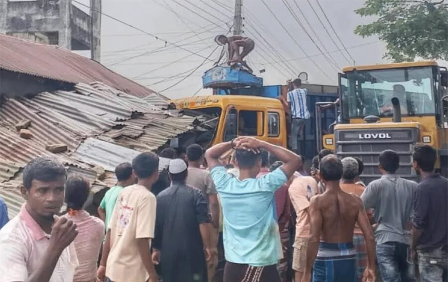 লালমনিরহাটে অটোরিকশায় ট্রাকের ধাক্কা, নিহত বেড়ে ৪