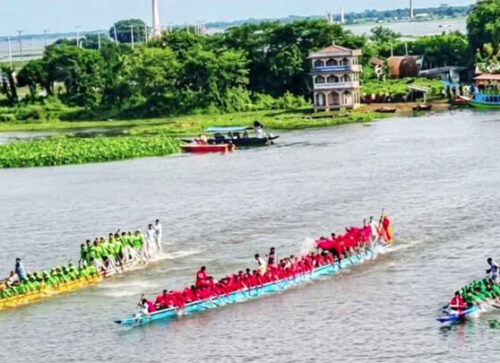 দুই বছর পর তিতাসে বৈঠার ঝড়, নৌকা বাইচে মানুষের ঢল!