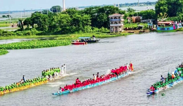 দুই বছর পর তিতাসে বৈঠার ঝড়, নৌকা বাইচে মানুষের ঢল!