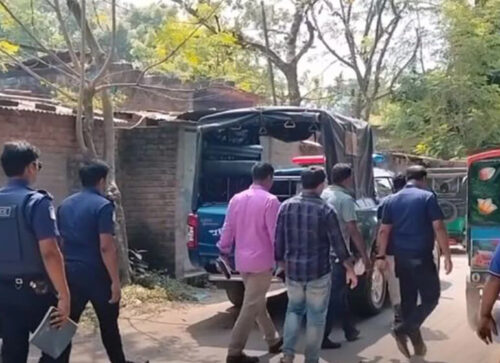 চাঁপাইনবাবগঞ্জে সংঘর্ষের প্রস্তুতি, ককটেল বিস্ফোরণে আহত ২