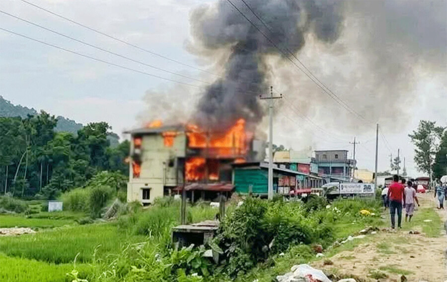 কক্সবাজারে টুপটুপ রিসোর্টে ভয়াবহ আগুন, নিহত ৭; নিখোঁজ ৫
