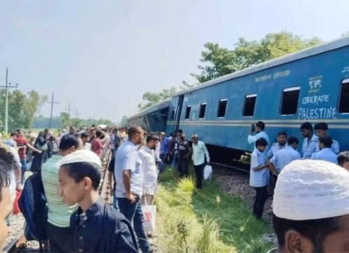 কুমিল্লায় কর্ণফুলী এক্সপ্রেসের ৩ বগি লাইনচ্যুত, আহত বহু যাত্রী