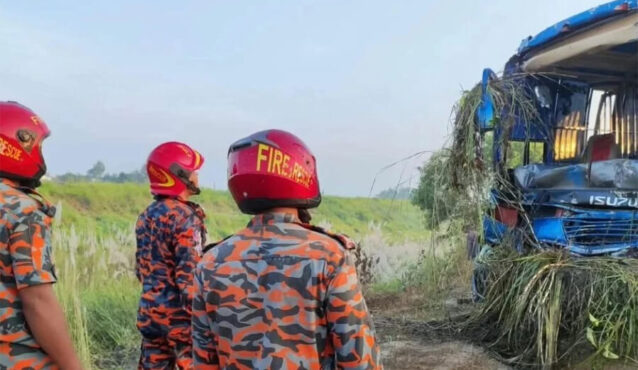 ঢাকা-মাওয়া এক্সপ্রেসওয়েতে ভয়াবহ দুর্ঘটনা, বাস খাদে পড়ে নিহত ৩