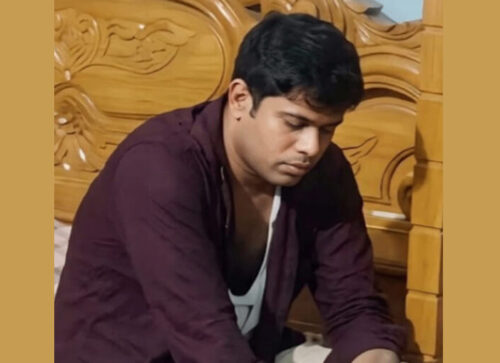 গৃহবধূর সঙ্গে আপত্তিকর অবস্থায় কলেজশিক্ষক, গণপিটুনির পর সাময়িক বরখাস্ত