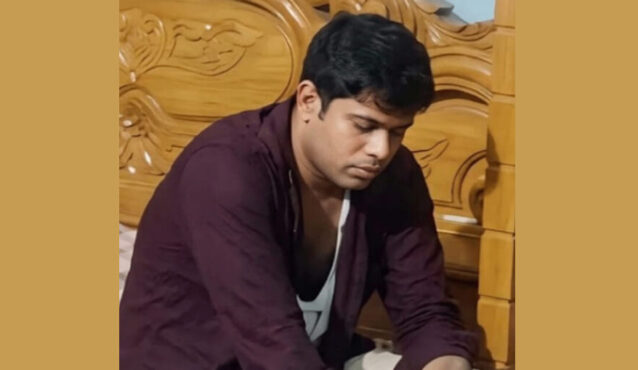 গৃহবধূর সঙ্গে আপত্তিকর অবস্থায় কলেজশিক্ষক, গণপিটুনির পর সাময়িক বরখাস্ত