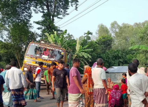 লালমনিরহাটে ফজরের নামাজ শেষে হাঁটতে গিয়ে ট্রাকচাপায় দুই নারীর মৃত্যু