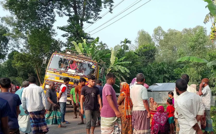 লালমনিরহাটে ফজরের নামাজ শেষে হাঁটতে গিয়ে ট্রাকচাপায় দুই নারীর মৃত্যু