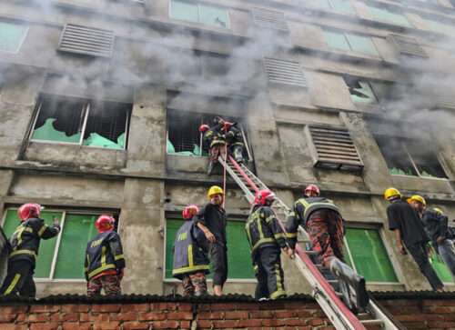 গাজীপুরে পোশাক কারখানায় আগুন, ৯ ইউনিটের নিয়ন্ত্রণে; উদ্ধার ৬৯