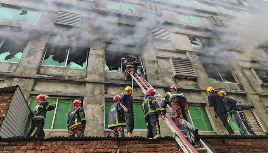 গাজীপুরে পোশাক কারখানায় আগুন, ৯ ইউনিটের নিয়ন্ত্রণে; উদ্ধার ৬৯