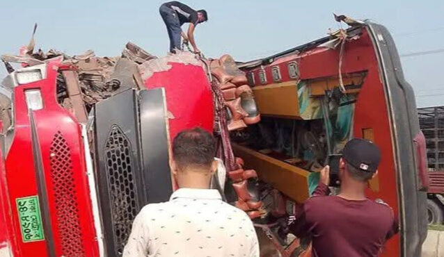 ব্রাহ্মণবাড়িয়ায় বাস-ট্রাকের মুখোমুখি সংঘর্ষ, নিহত ২