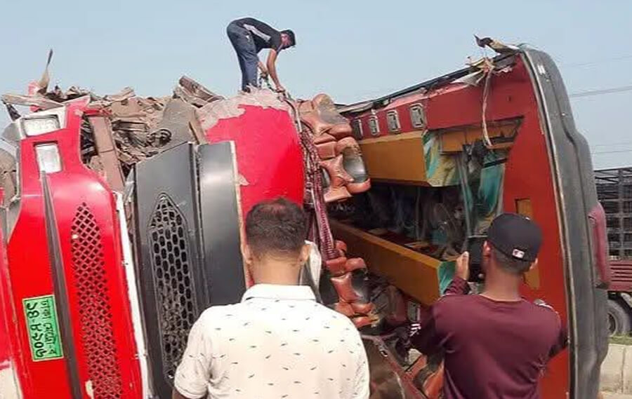 ব্রাহ্মণবাড়িয়ায় বাস-ট্রাকের মুখোমুখি সংঘর্ষ, নিহত ২