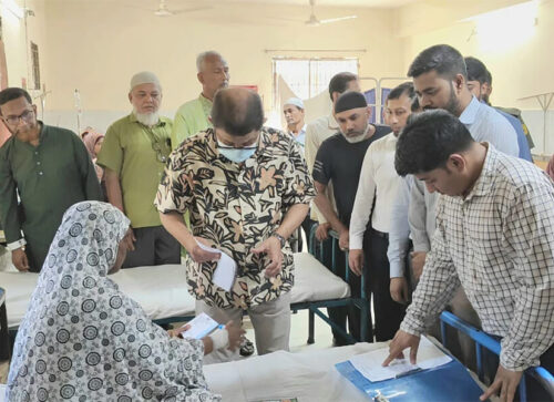 মুরাদনগর হাসপাতালে মন্ত্রীর ঝটিকা অভিযান, অনুপস্থিত ৫ চিকিৎসকের বিরুদ্ধে ব্যবস্থা নেওয়ার নির্দেশ