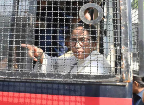 দিল্লিতে ধর্না থেকে আটক মমতা ব্যানার্জি, অজ্ঞাত স্থানে নেওয়ার দাবি তৃণমূলের