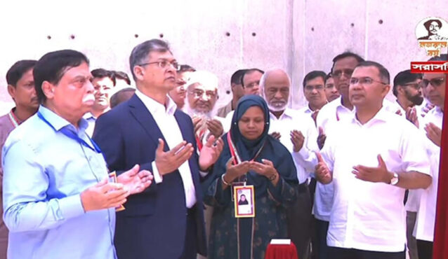 ওসমানী উদ্যানে ‘জুলাই স্মৃতিস্তম্ভ’ উদ্বোধন করলেন প্রধানমন্ত্রী তারেক রহমান